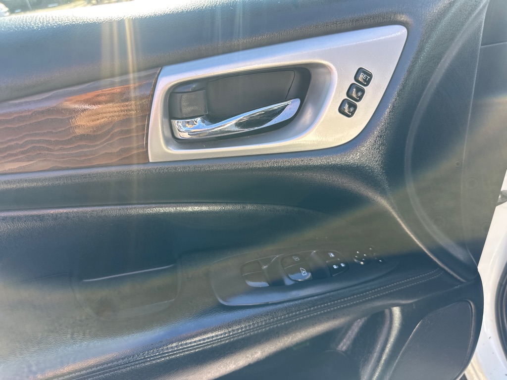 Photo 24 of this NISSAN PATHFINDER PLAT