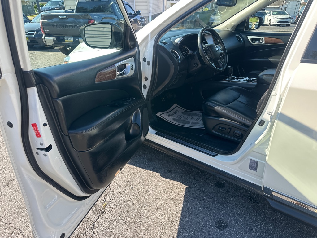 Photo 20 of this NISSAN PATHFINDER PLAT