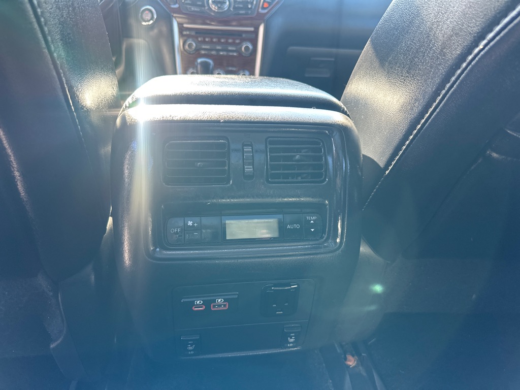 Photo 18 of this NISSAN PATHFINDER PLAT