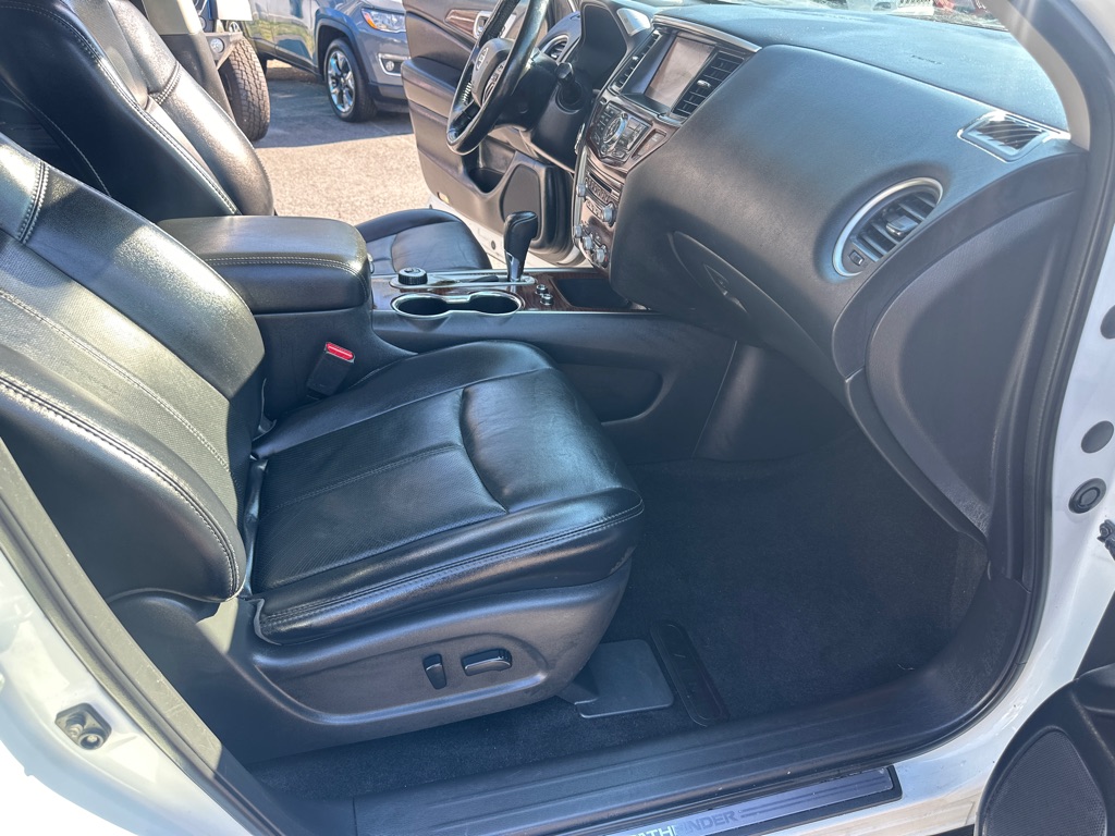 Photo 35 of this NISSAN PATHFINDER PLAT