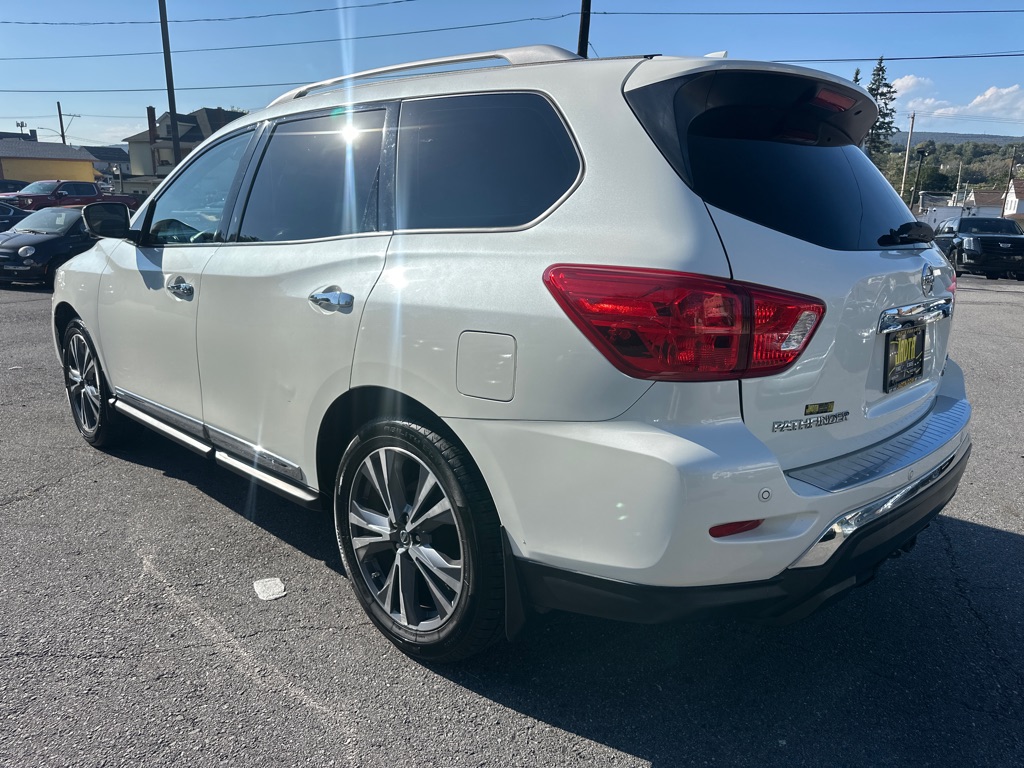 Photo 3 of this NISSAN PATHFINDER PLAT