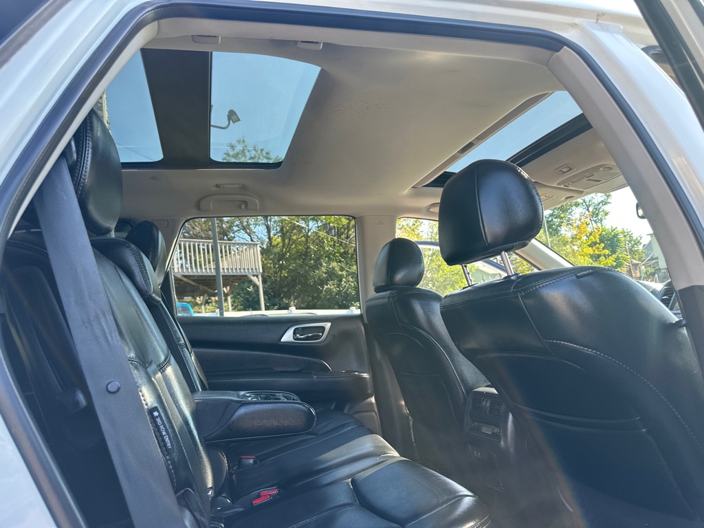 Photo 30 of this NISSAN PATHFINDER PLAT
