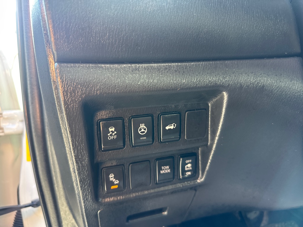 Photo 25 of this NISSAN PATHFINDER PLAT