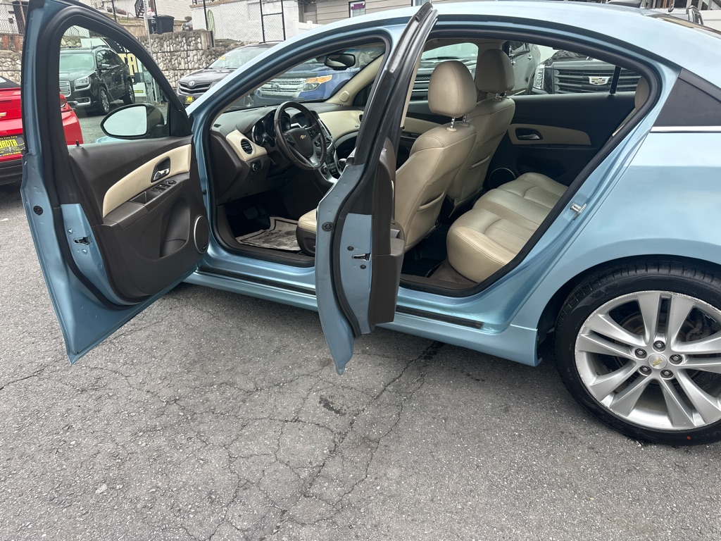 Photo 10 of this CHEVROLET CRUZE LTZ