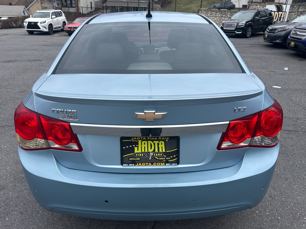 Photo 4 of this CHEVROLET CRUZE LTZ