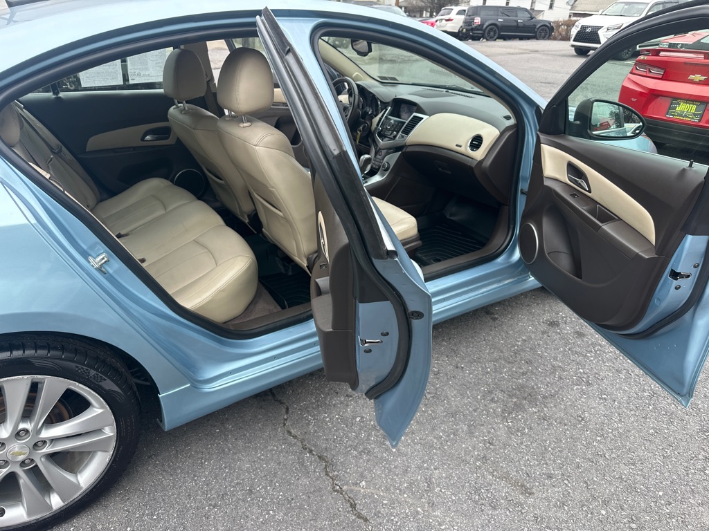 Photo 18 of this CHEVROLET CRUZE LTZ