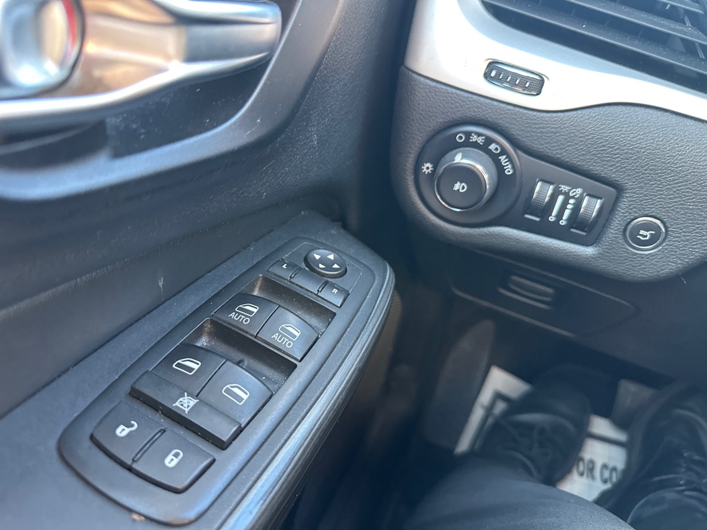 Photo 59 of this JEEP CHEROKEE