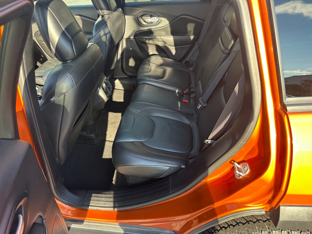 Photo 16 of this JEEP CHEROKEE