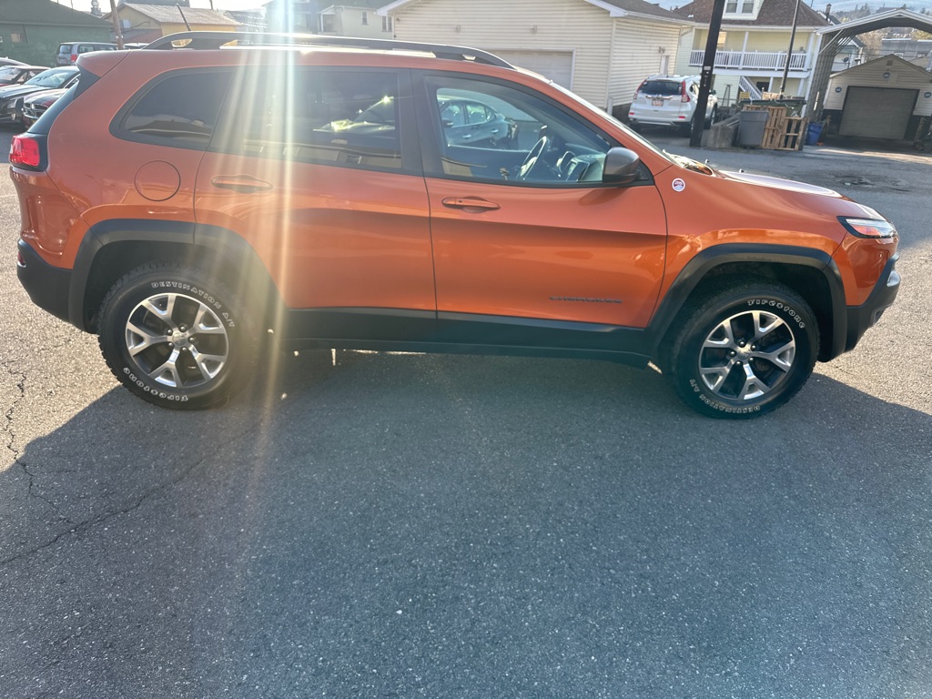 Photo 8 of this JEEP CHEROKEE