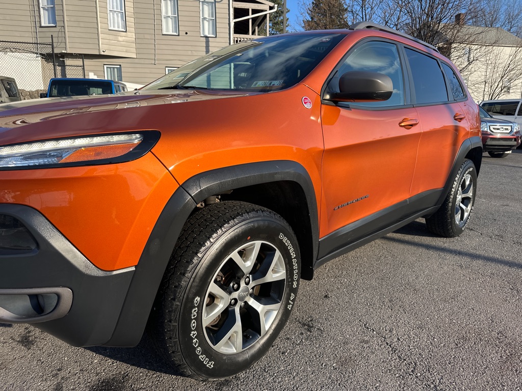 Photo 43 of this JEEP CHEROKEE
