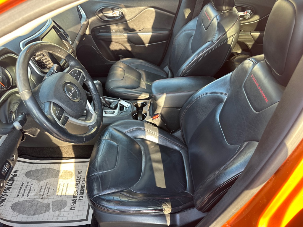 Photo 20 of this JEEP CHEROKEE