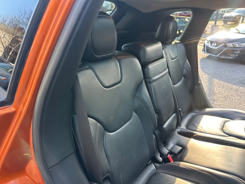 Photo 30 of this JEEP CHEROKEE
