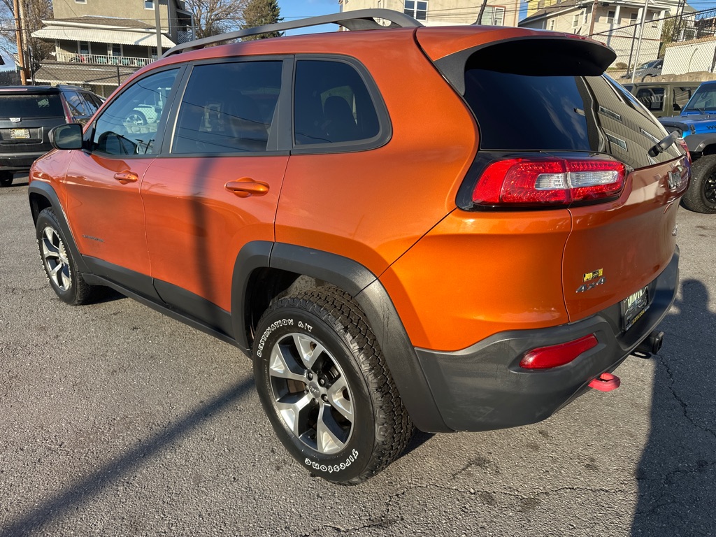 Photo 4 of this JEEP CHEROKEE