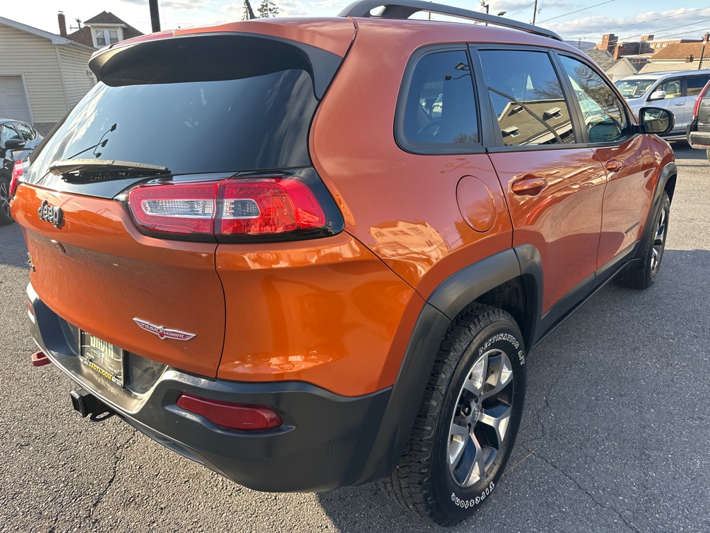 Photo 7 of this JEEP CHEROKEE