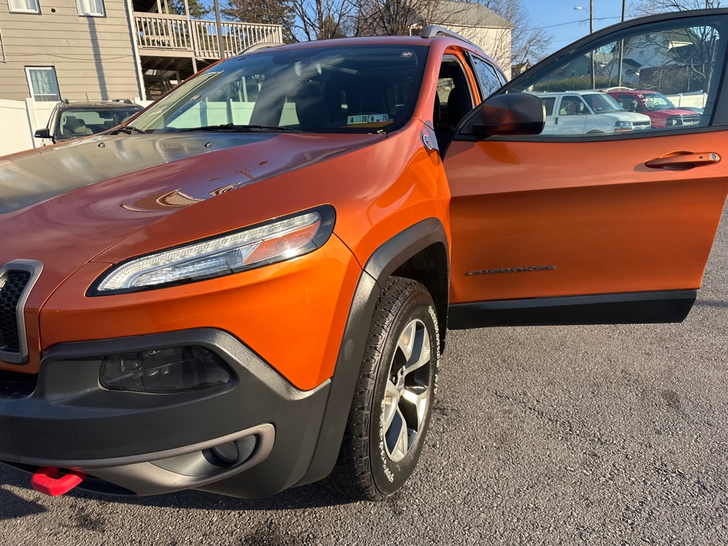 Photo 42 of this JEEP CHEROKEE