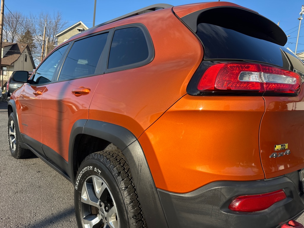 Photo 5 of this JEEP CHEROKEE