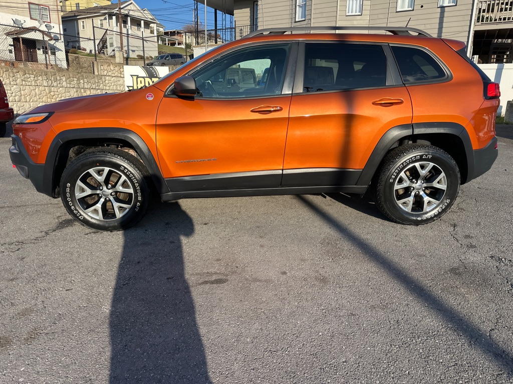 Photo 3 of this JEEP CHEROKEE