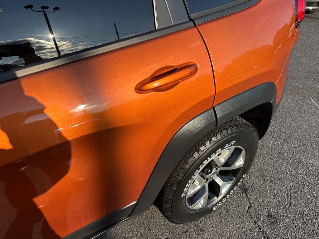Photo 14 of this JEEP CHEROKEE