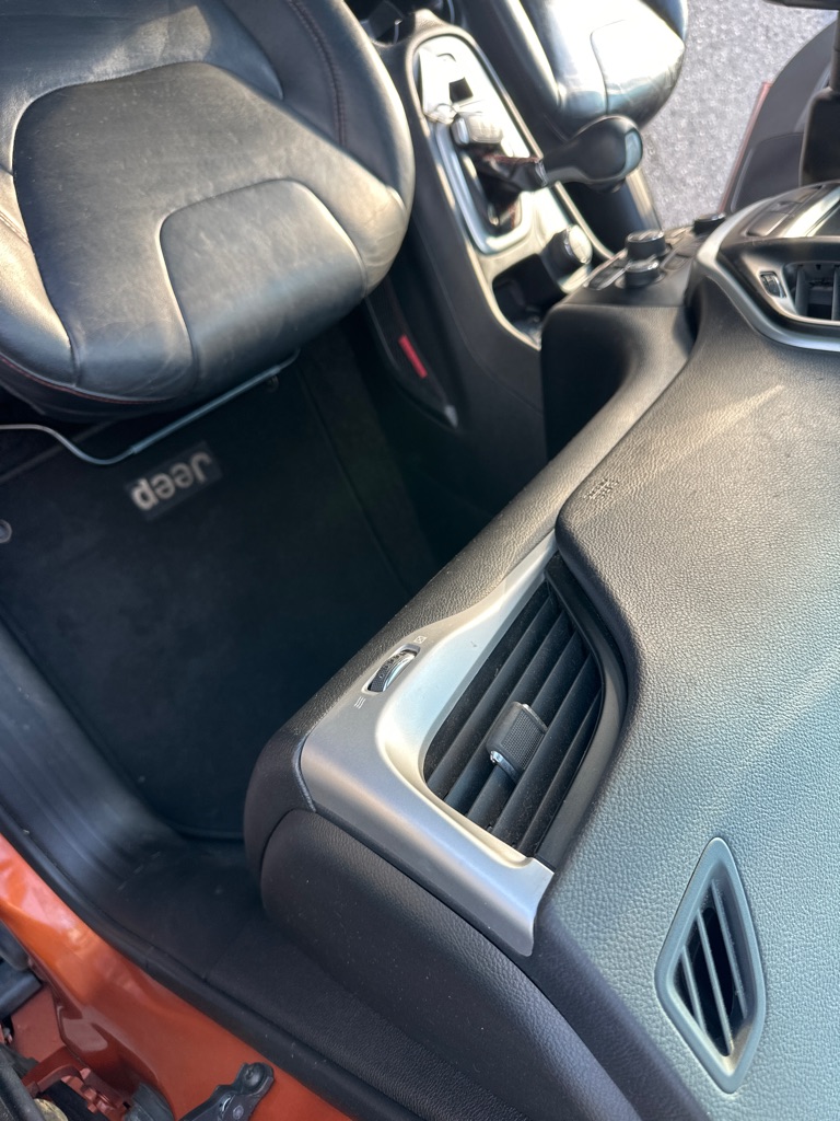 Photo 38 of this JEEP CHEROKEE