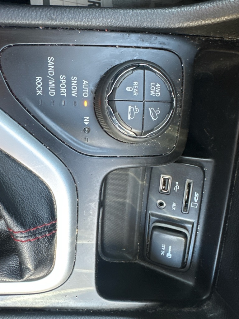 Photo 53 of this JEEP CHEROKEE