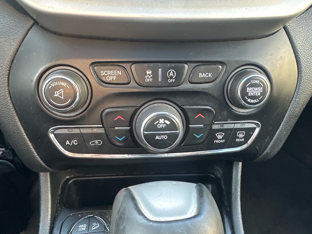 Photo 58 of this JEEP CHEROKEE