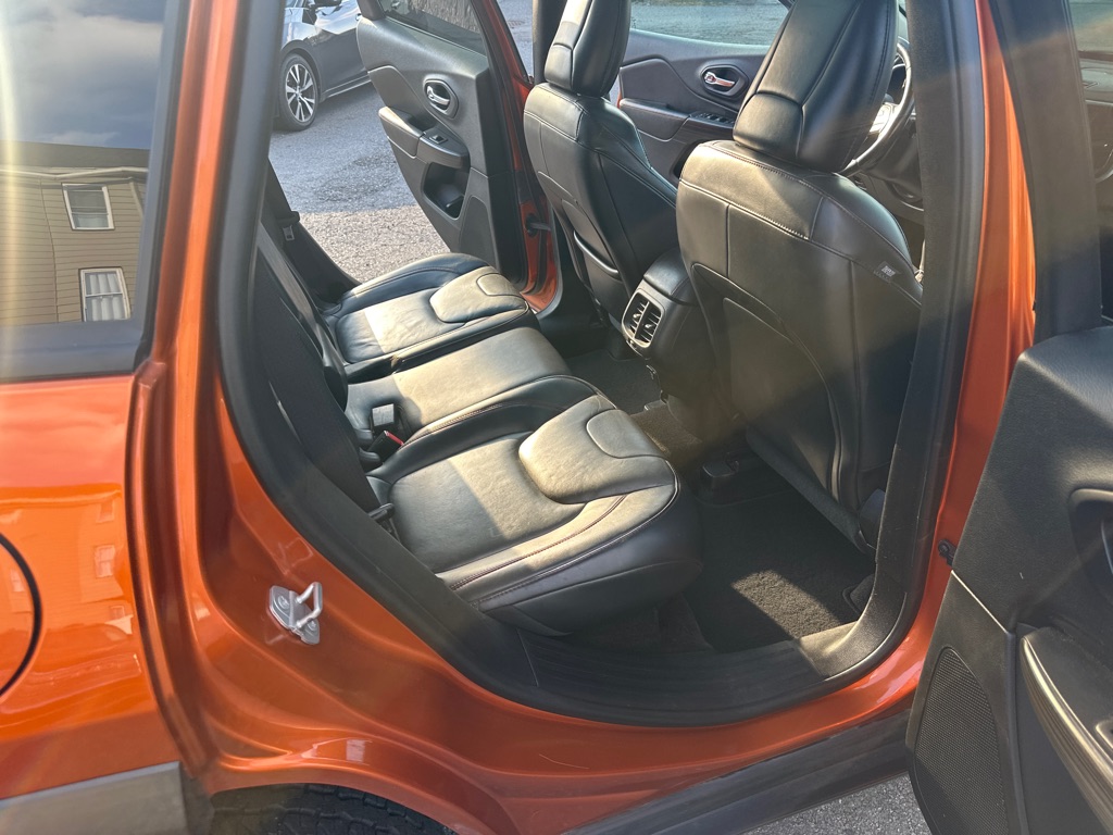 Photo 29 of this JEEP CHEROKEE