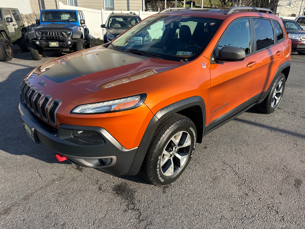 Photo 2 of this JEEP CHEROKEE