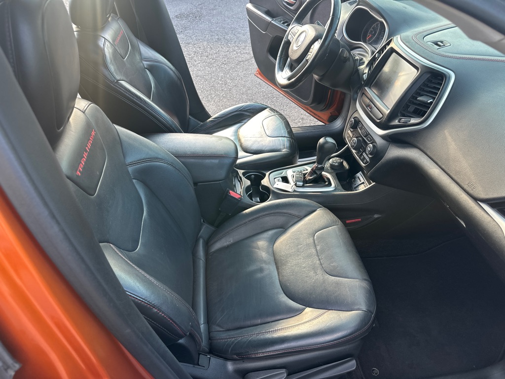Photo 35 of this JEEP CHEROKEE