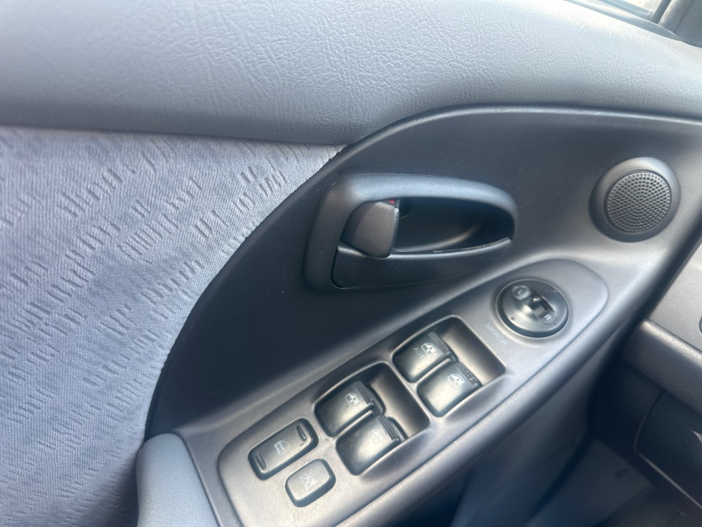 Photo 39 of this HYUNDAI ELANTRA