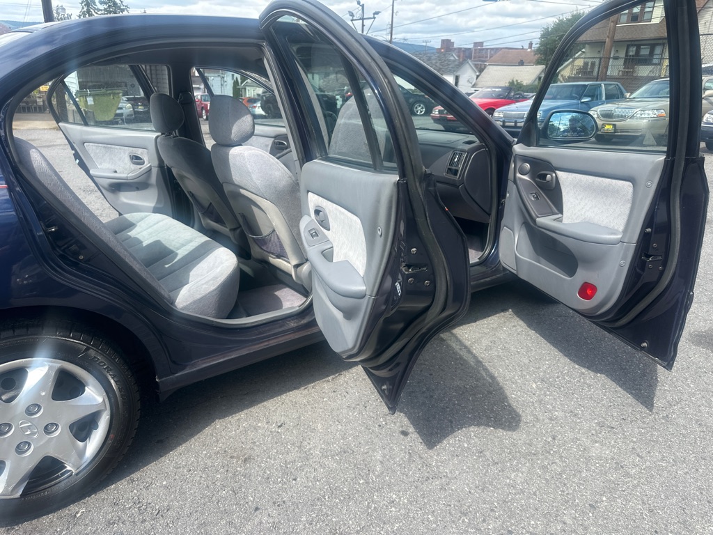 Photo 20 of this HYUNDAI ELANTRA