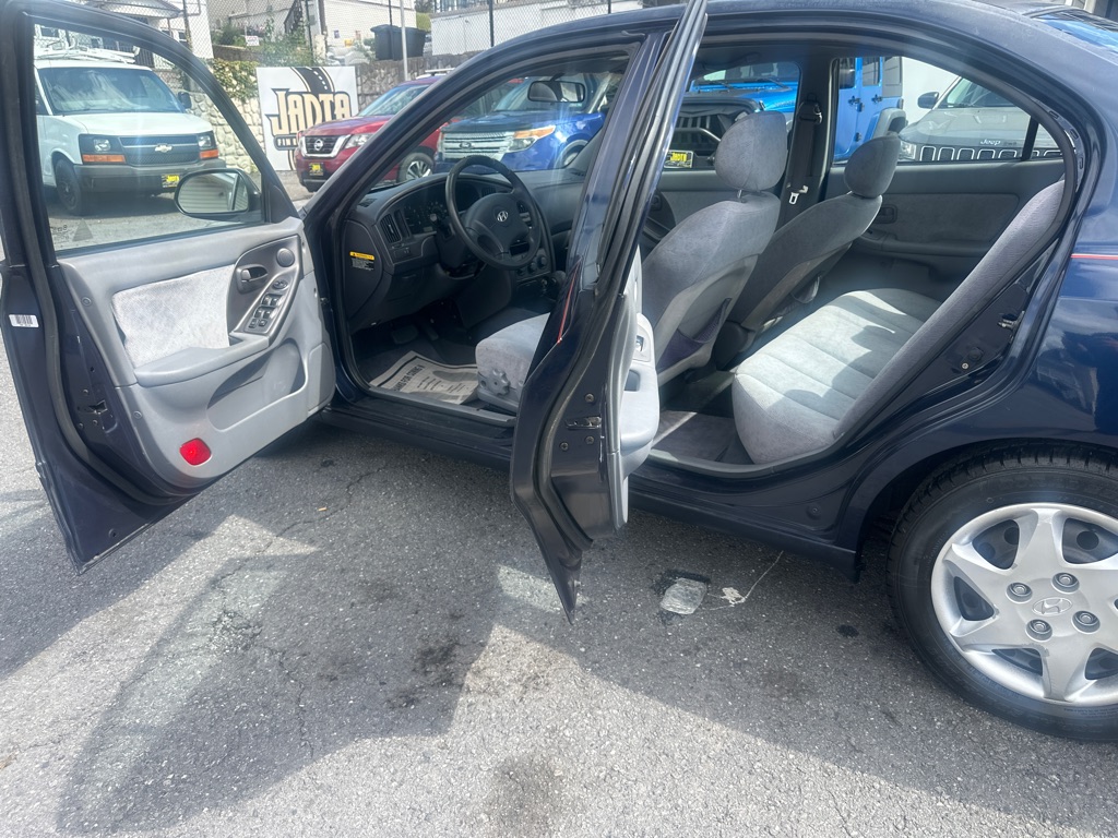 Photo 14 of this HYUNDAI ELANTRA