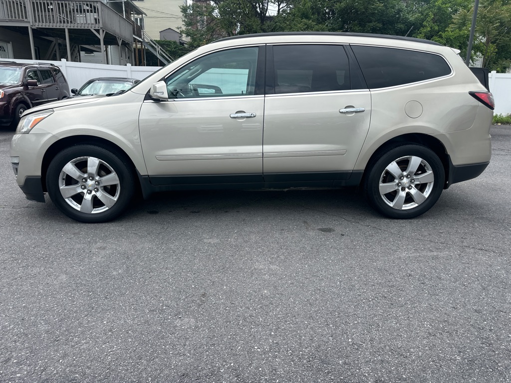 Photo 3 of this CHEVROLET TRAVERSE