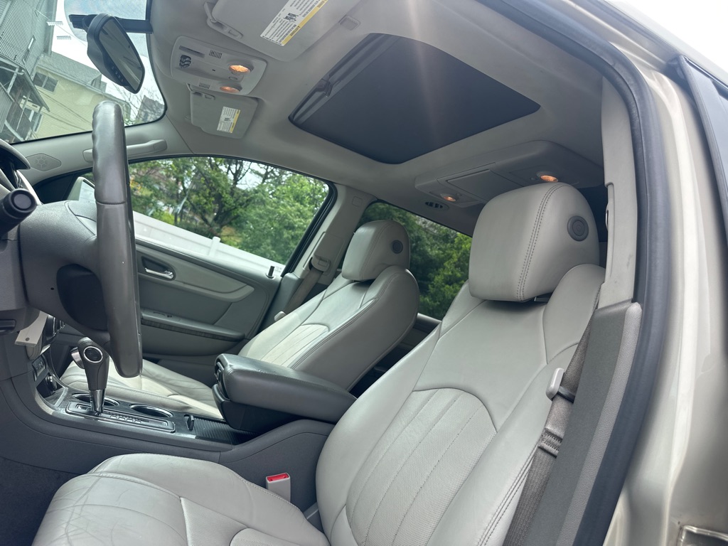 Photo 10 of this CHEVROLET TRAVERSE