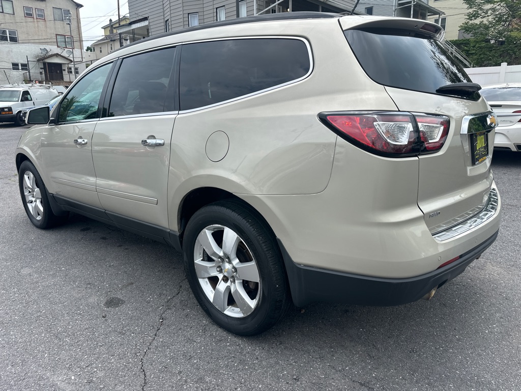 Photo 4 of this CHEVROLET TRAVERSE