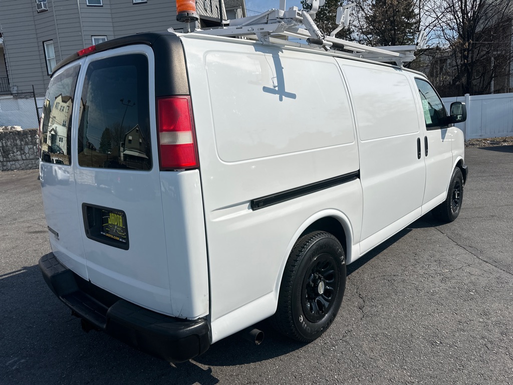 Photo 4 of this CHEVROLET EXPRESS 1500AWD
