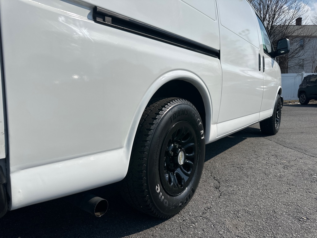 Photo 8 of this CHEVROLET EXPRESS 1500AWD