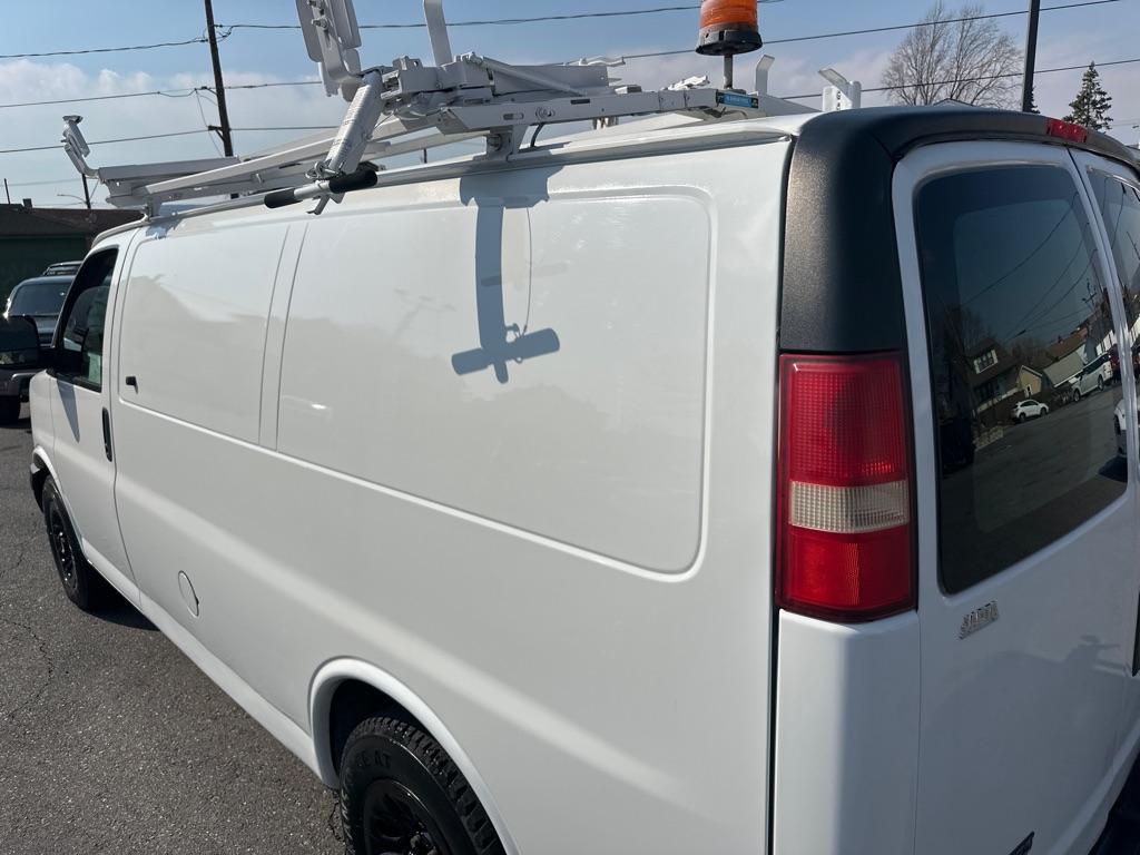 Photo 18 of this CHEVROLET EXPRESS 1500AWD