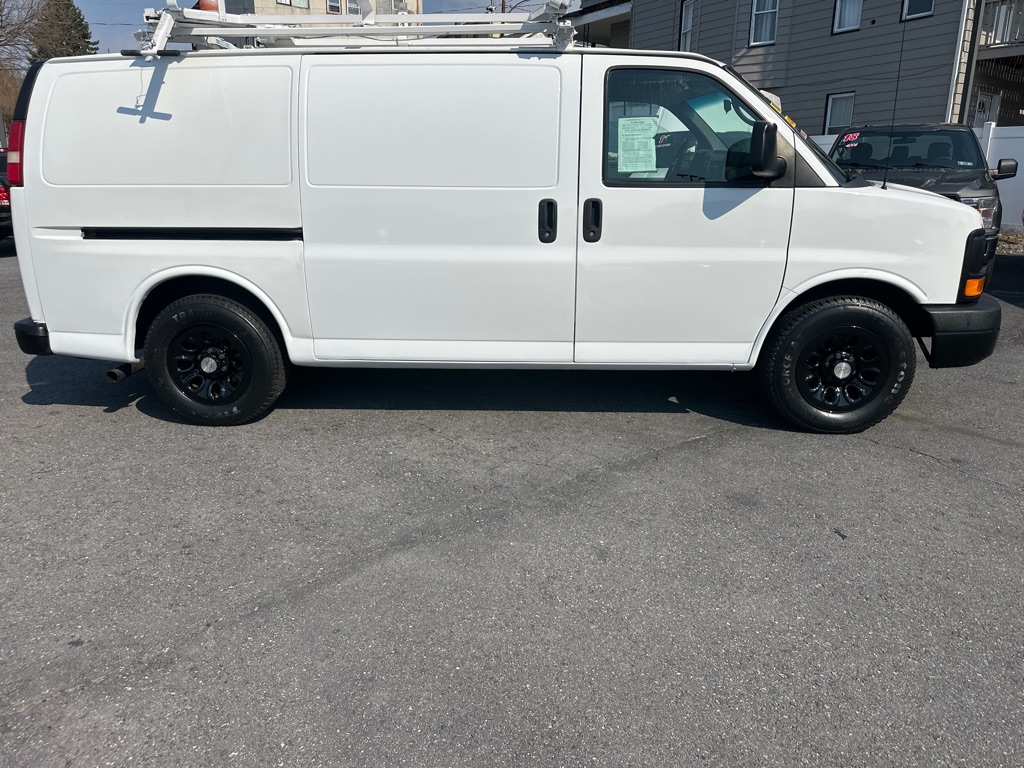 Photo 3 of this CHEVROLET EXPRESS 1500AWD
