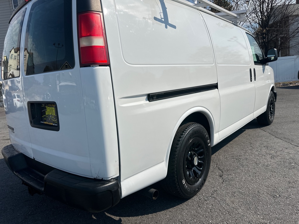 Photo 5 of this CHEVROLET EXPRESS 1500AWD
