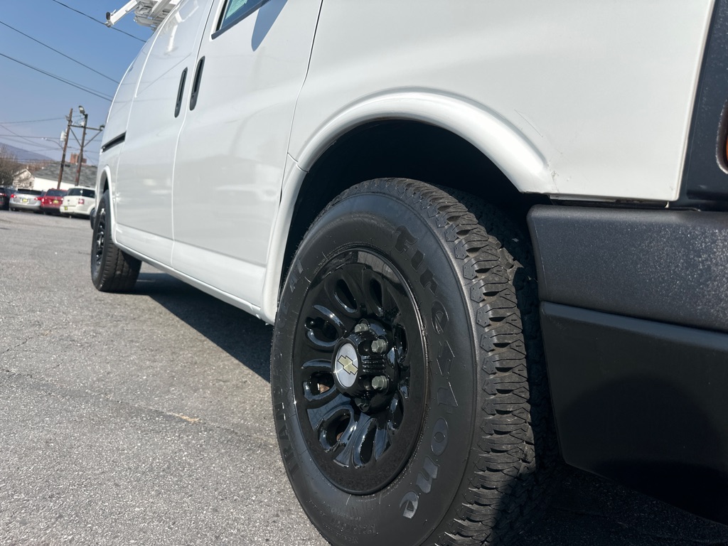 Photo 10 of this CHEVROLET EXPRESS 1500AWD