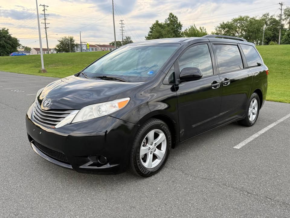 Black 2017 Toyota Sienna Minivan Front-Wheel Drive Automatic
