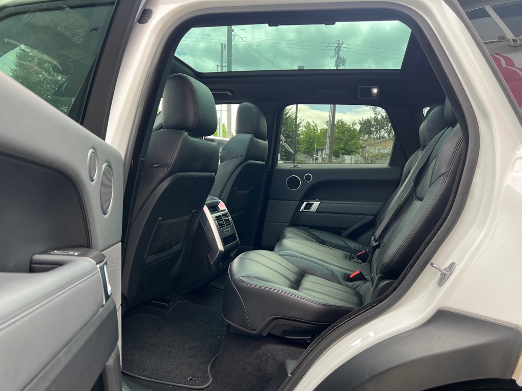 Photo 15 of this LAND ROVER RANGE ROVER SPO