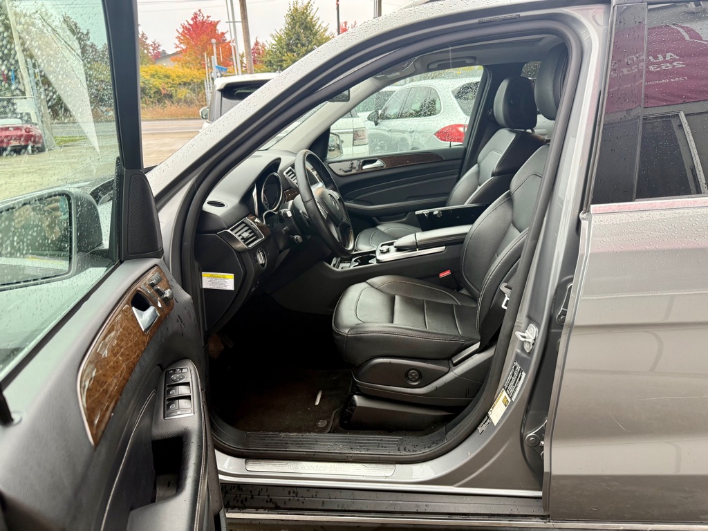 Photo 10 of this MERCEDES-BENZ M-CLASS
