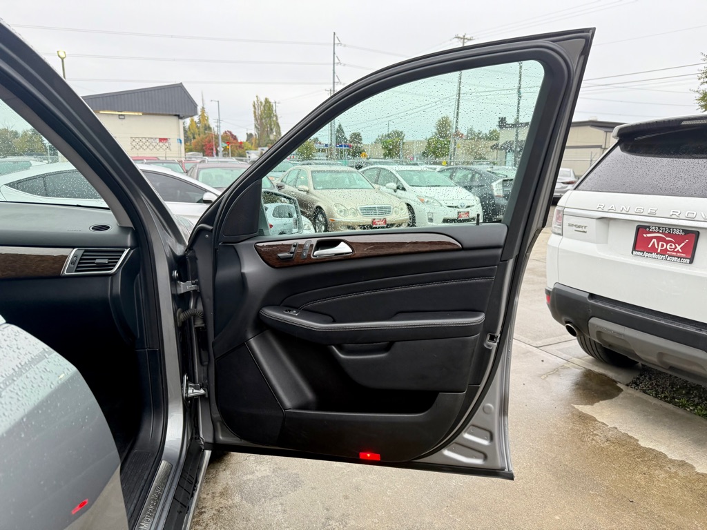 Photo 16 of this MERCEDES-BENZ M-CLASS