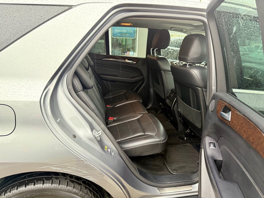 Photo 15 of this MERCEDES-BENZ M-CLASS