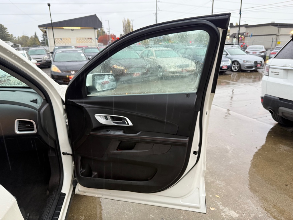 Photo 16 of this CHEVROLET EQUINOX