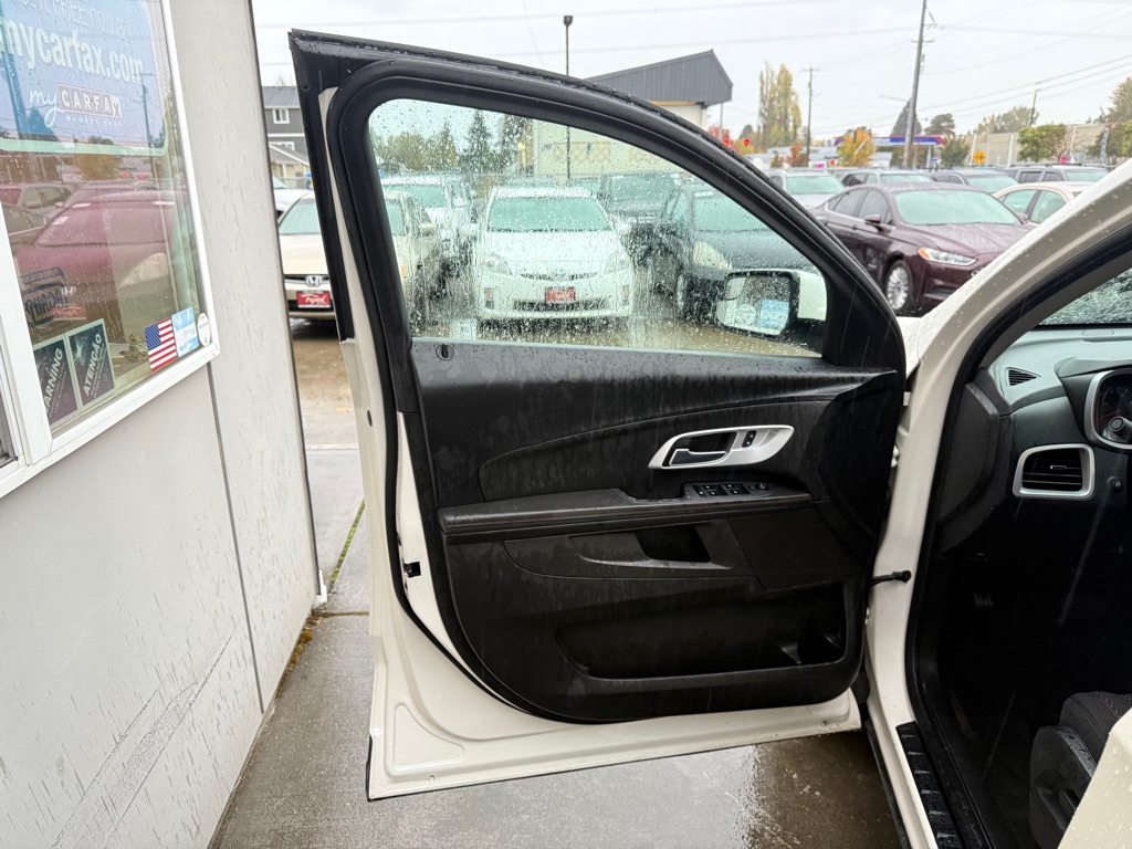 Photo 8 of this CHEVROLET EQUINOX
