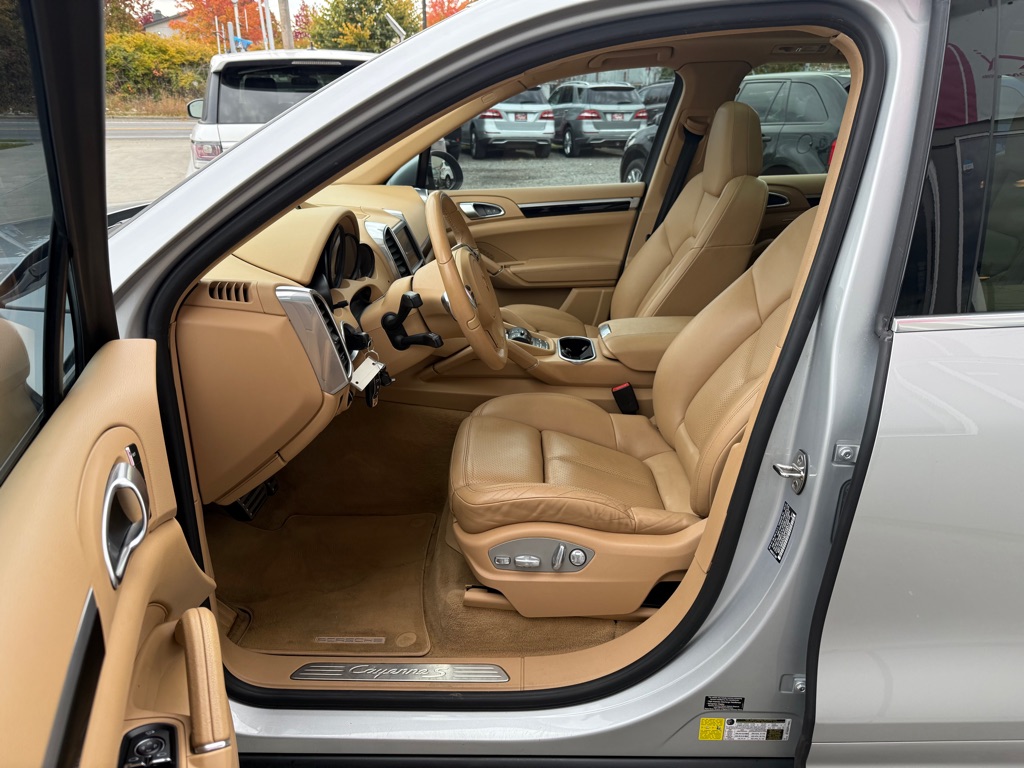 Photo 9 of this PORSCHE CAYENNE