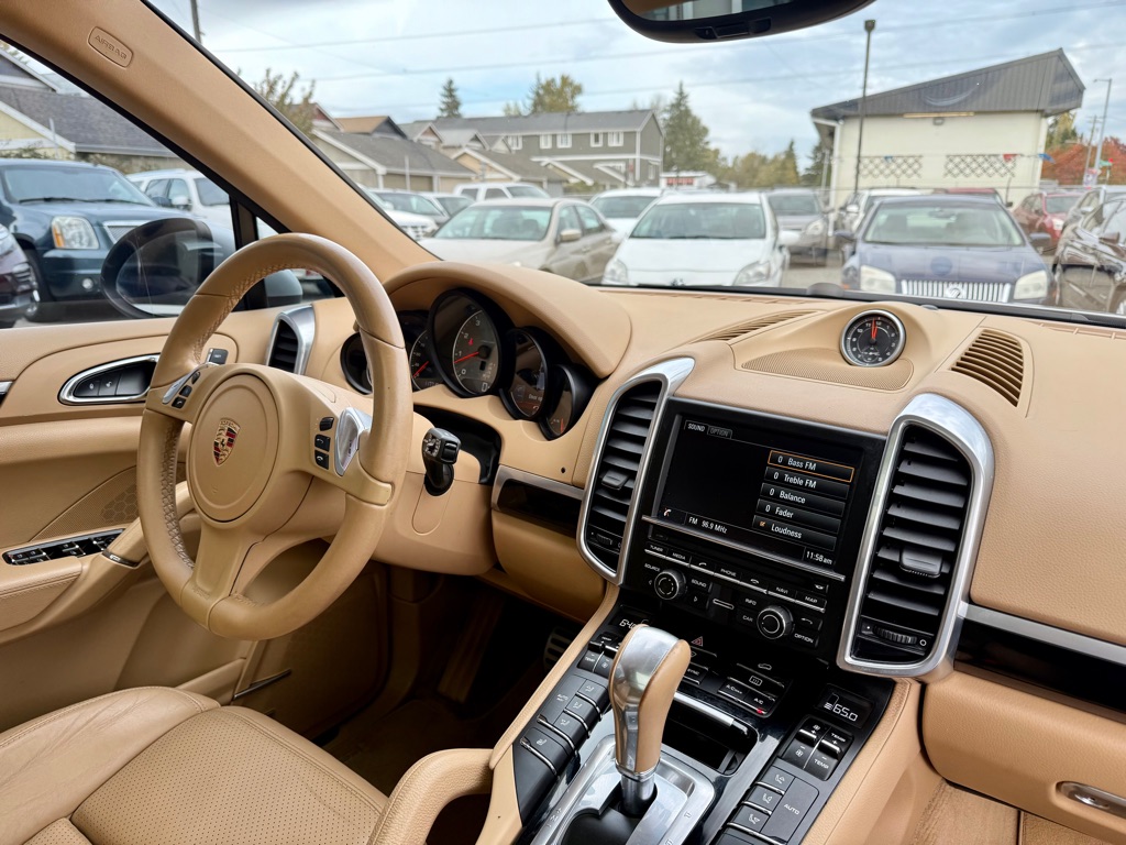 Photo 19 of this PORSCHE CAYENNE