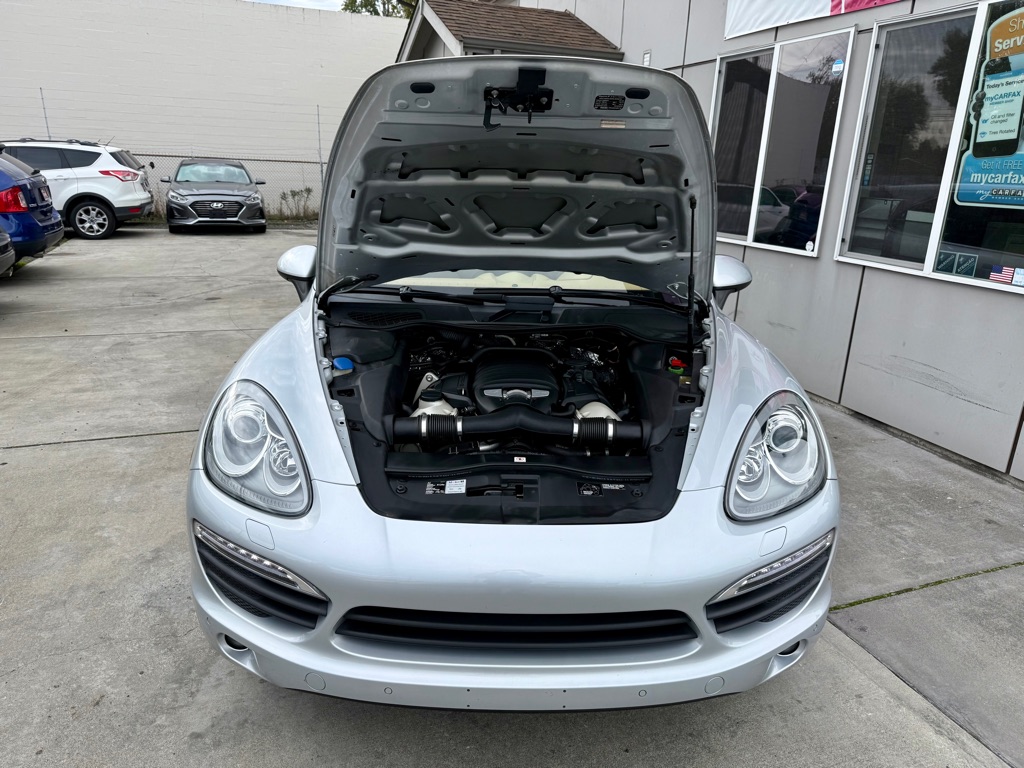 Photo 7 of this PORSCHE CAYENNE